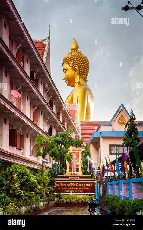 wat paknam phasi temple.